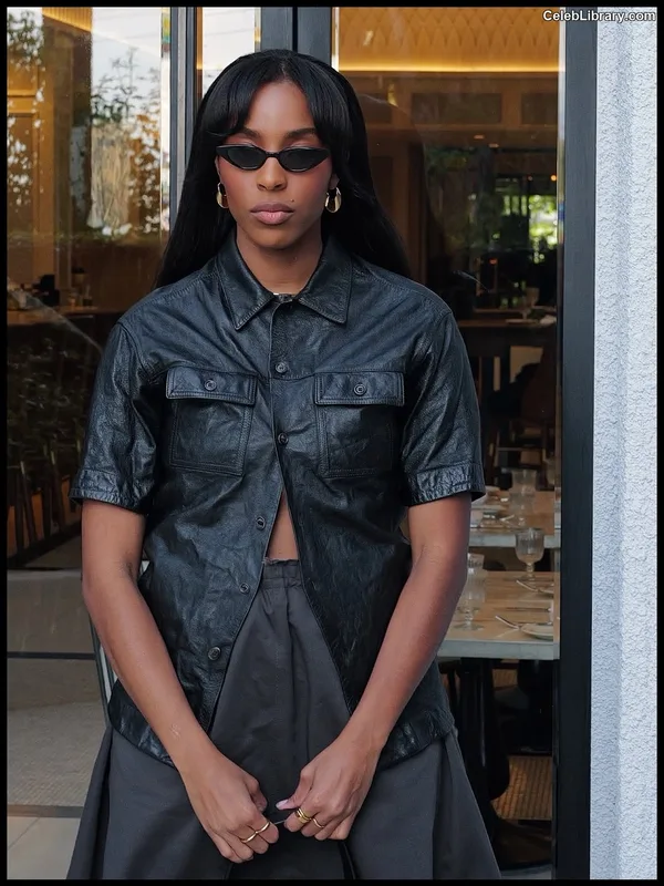 Jessica Williams photo 6 of 66