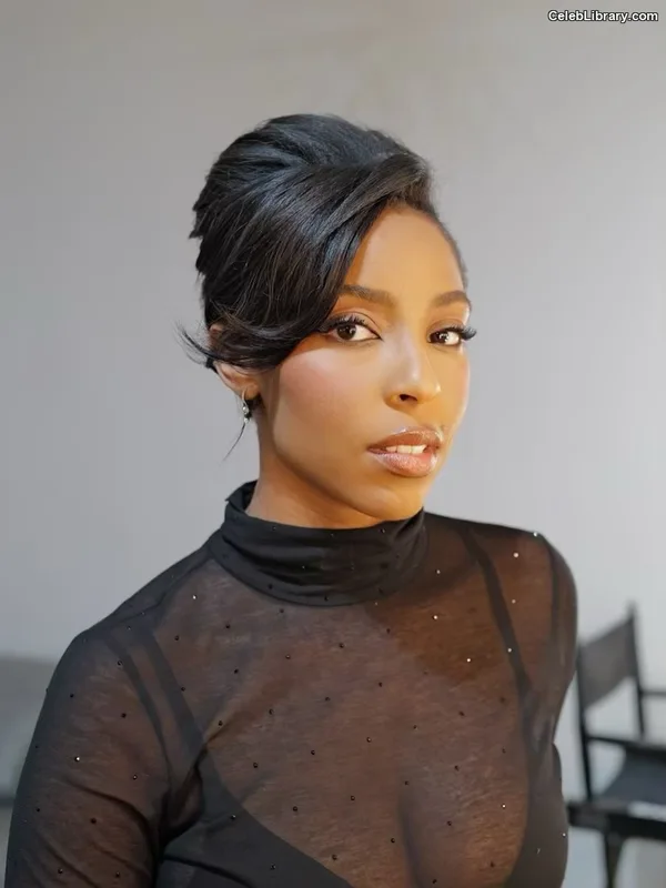 Jessica Williams photo 1 of 66