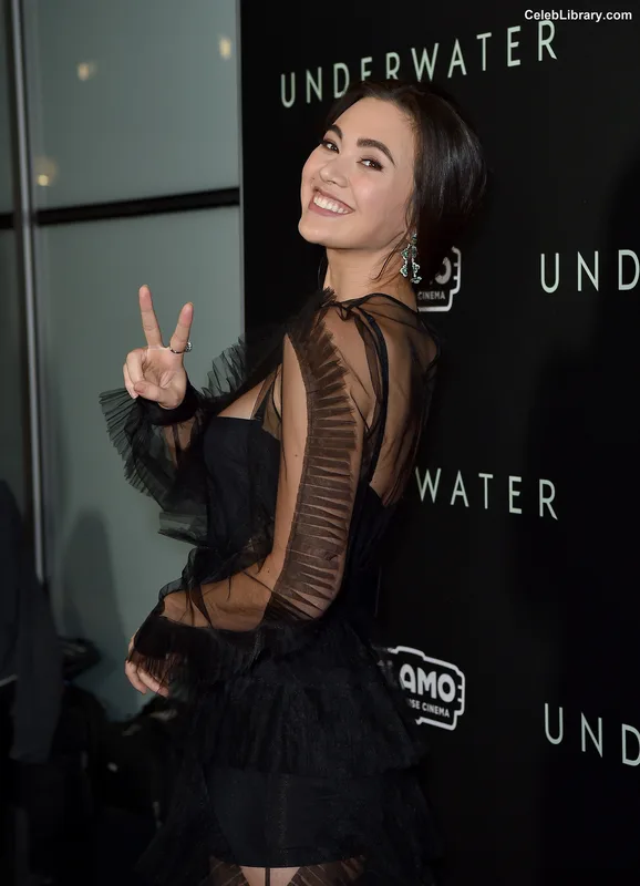 Jessica Yu Li Henwick photo 6 of 375
