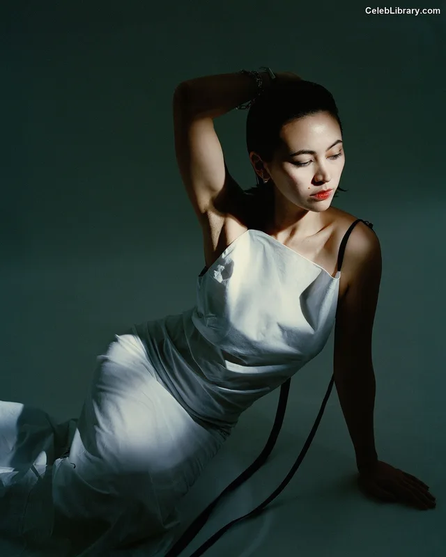 Jessica Yu Li Henwick photo 2 of 375