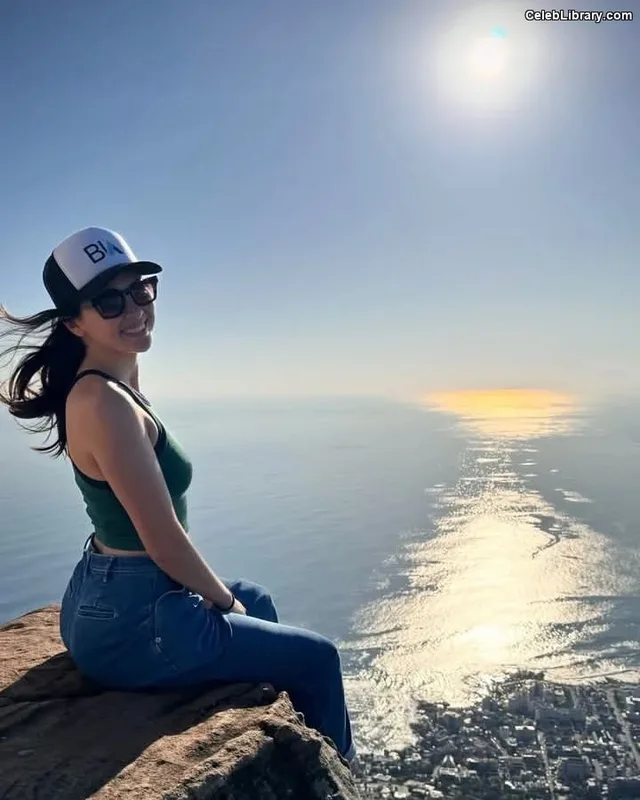 Jessica Yu Li Henwick photo 15 of 375