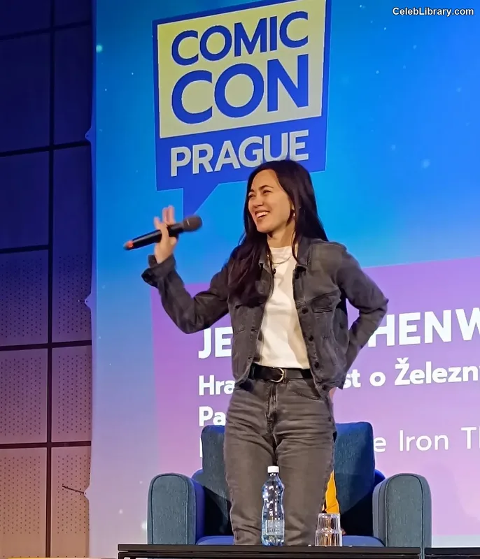 Jessica Yu Li Henwick photo 5 of 375