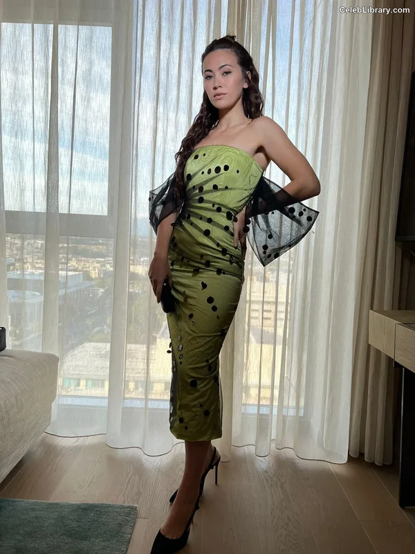 Jessica Yu Li Henwick photo 3 of 375