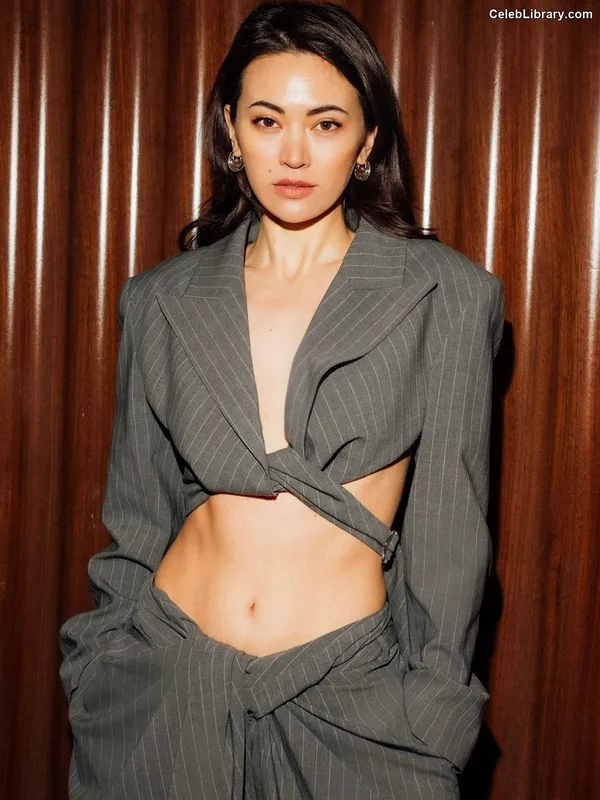 Jessica Yu Li Henwick photo 7 of 375