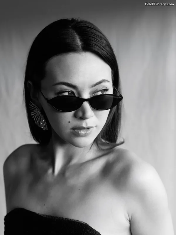 Jessica Yu Li Henwick photo 4 of 375
