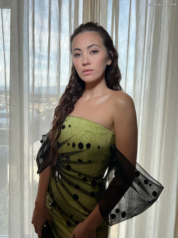 Jessica Yu Li Henwick photo 1 of 375