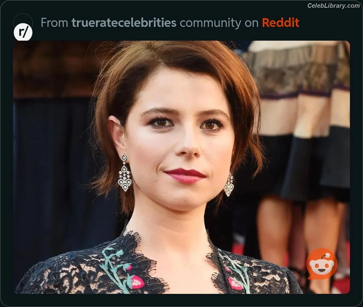 Jessie Buckley photo 24 of 92