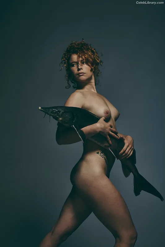 Jessie Buckley photo 2 of 93