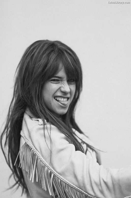 Jessie Buckley photo 5 of 93