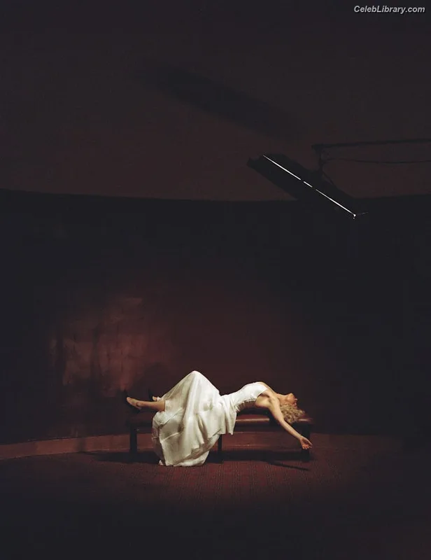 Jessie Buckley photo 9 of 93