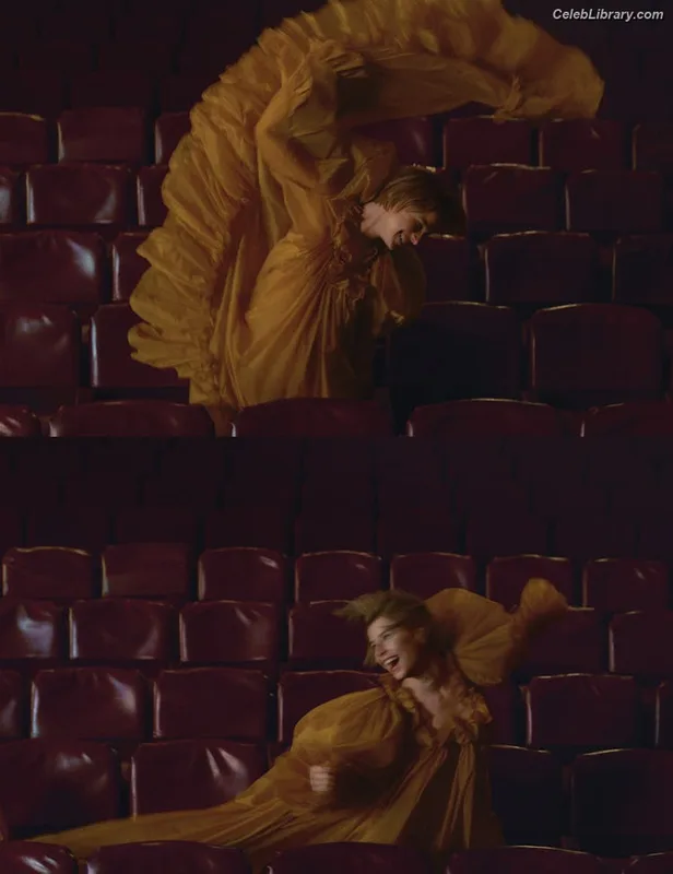 Jessie Buckley photo 10 of 93