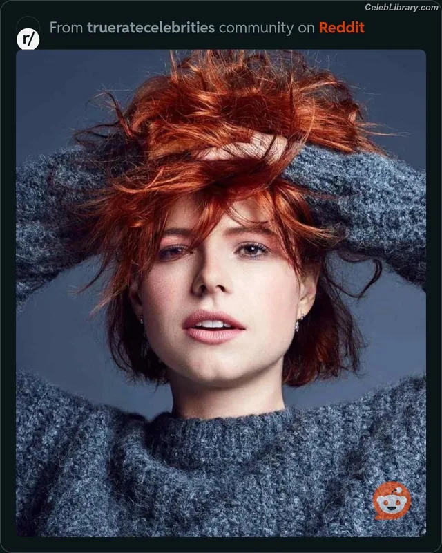 Jessie Buckley photo 1 of 93