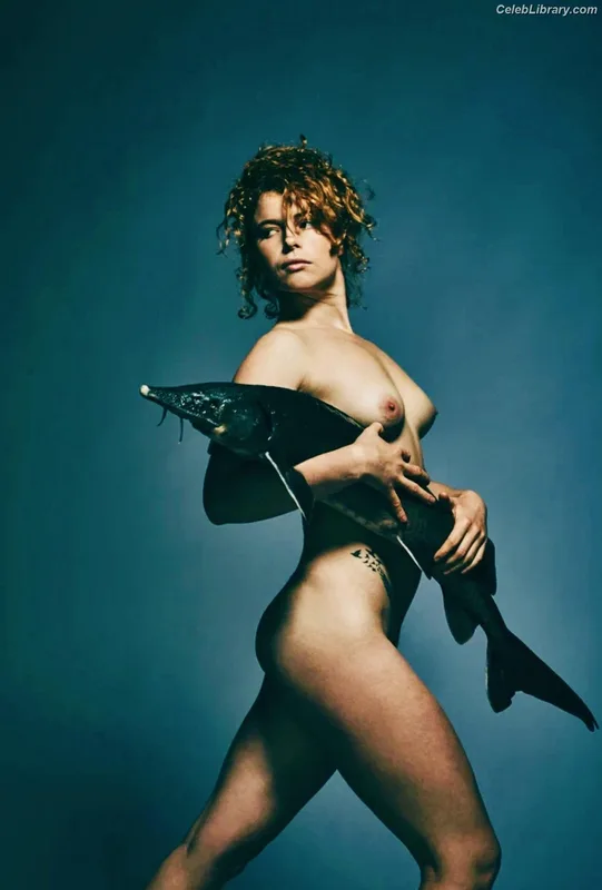 Jessie Buckley photo 3 of 93