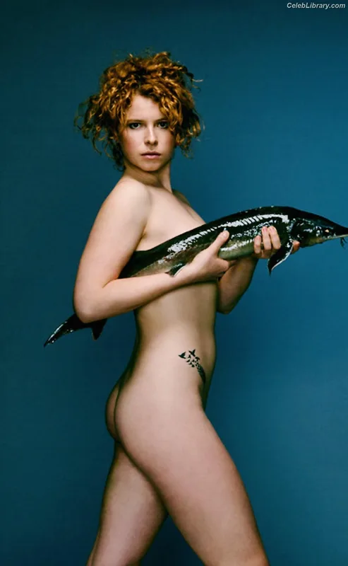 Jessie Buckley photo 4 of 93