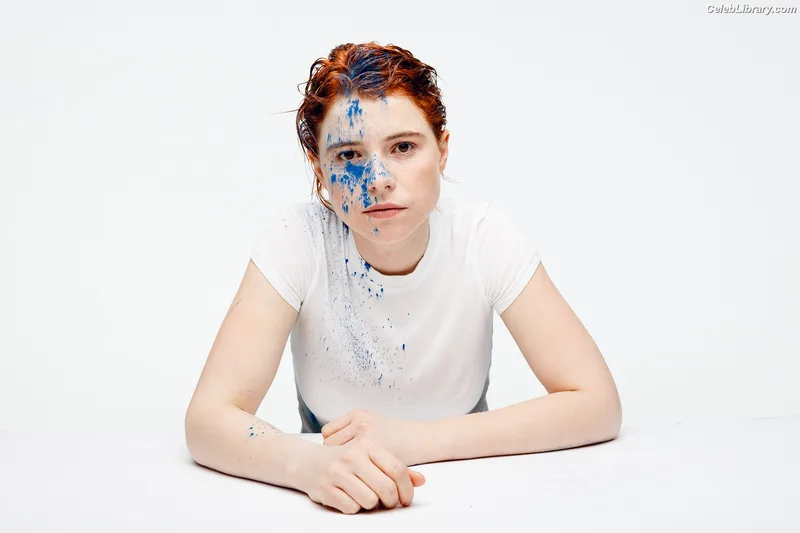 Jessie Buckley photo 14 of 93