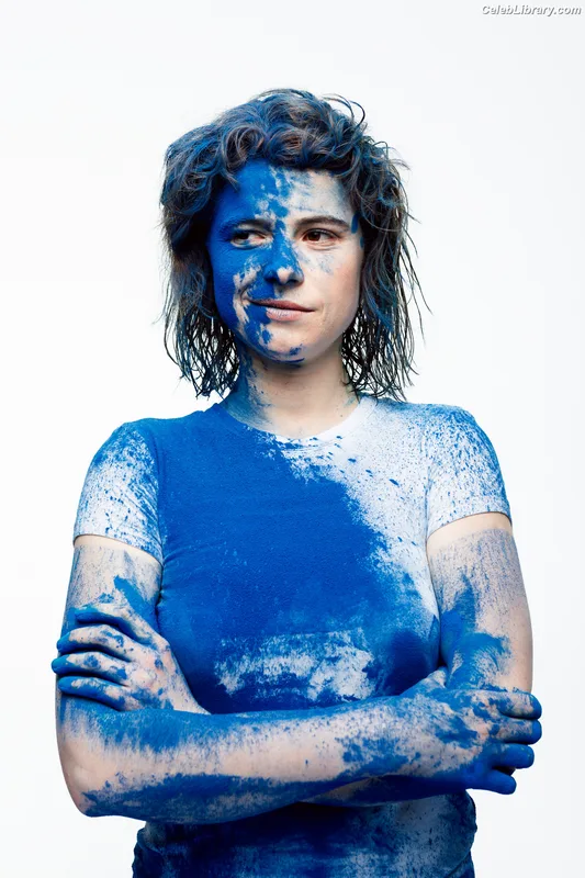 Jessie Buckley photo 15 of 93