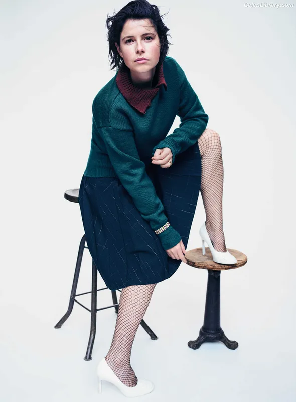 Jessie Buckley photo 19 of 93