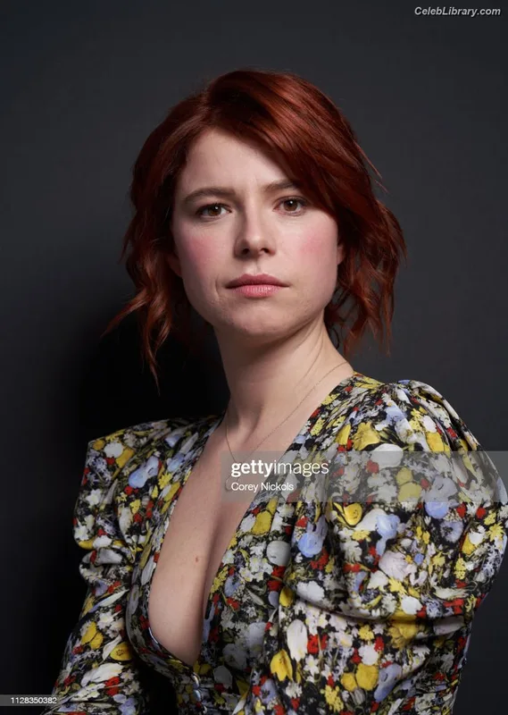 Jessie Buckley photo 24 of 93