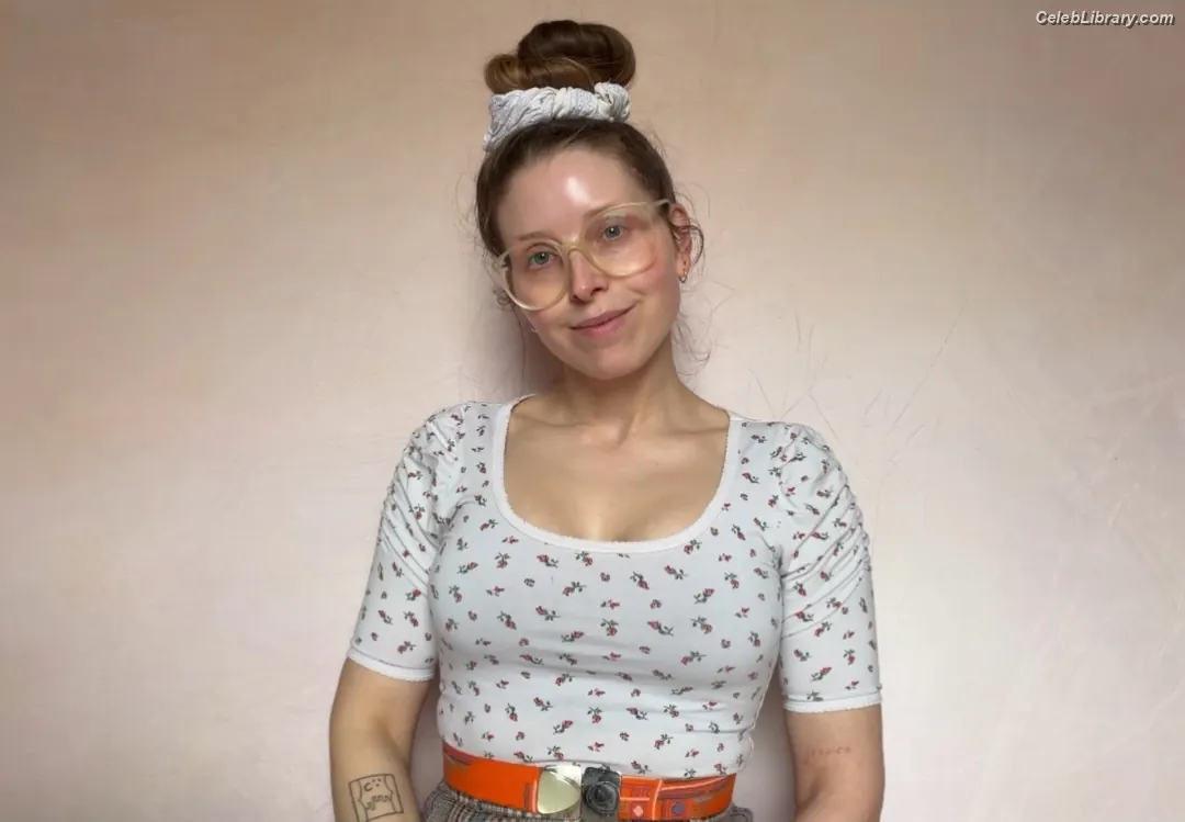 Jessie Cave photo 3 of 368