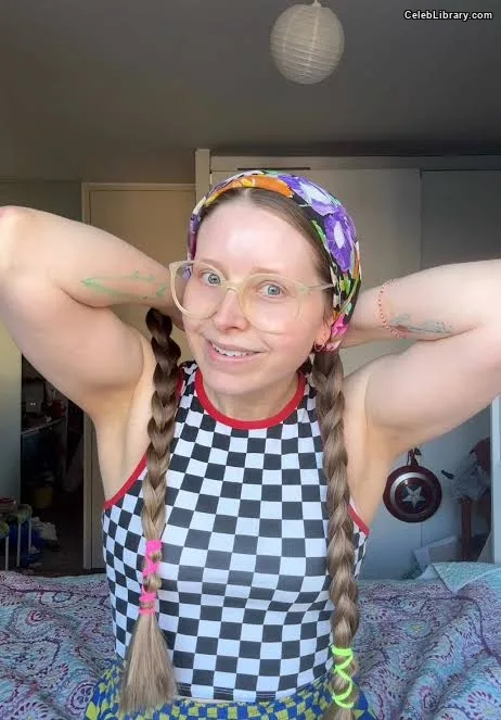 Jessie Cave photo 10 of 369