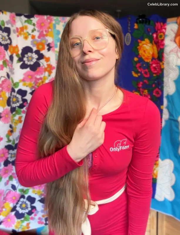 Jessie Cave photo 16 of 369