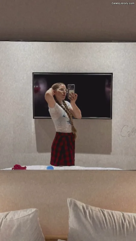 Jessie Cave photo 7 of 369