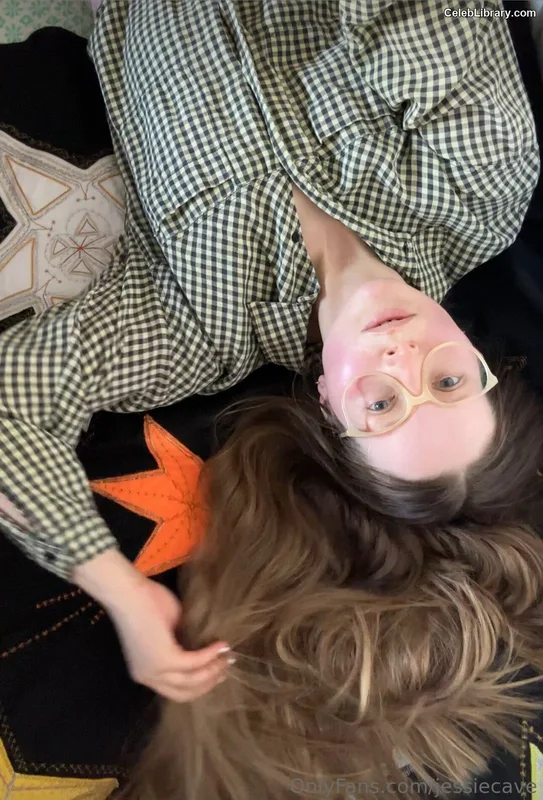 Jessie Cave photo 3 of 369