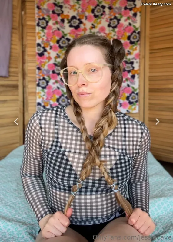 Jessie Cave photo 9 of 369