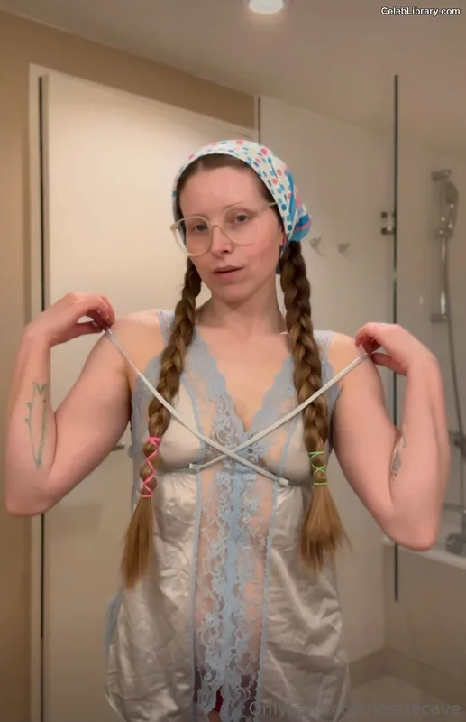 Jessie Cave photo 12 of 369
