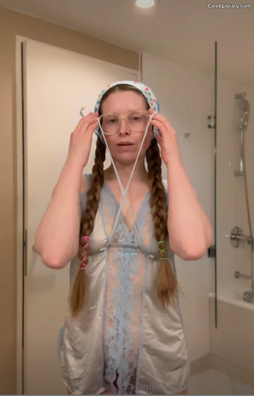 Jessie Cave photo 13 of 369