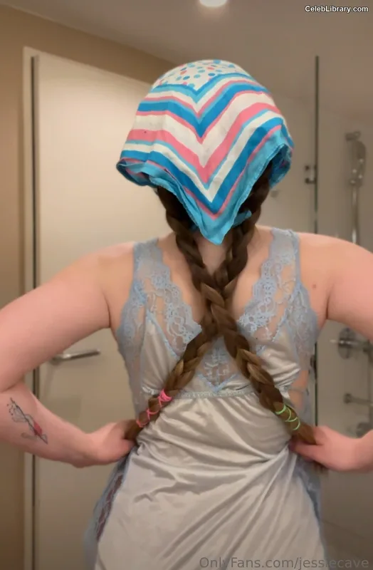 Jessie Cave photo 14 of 369
