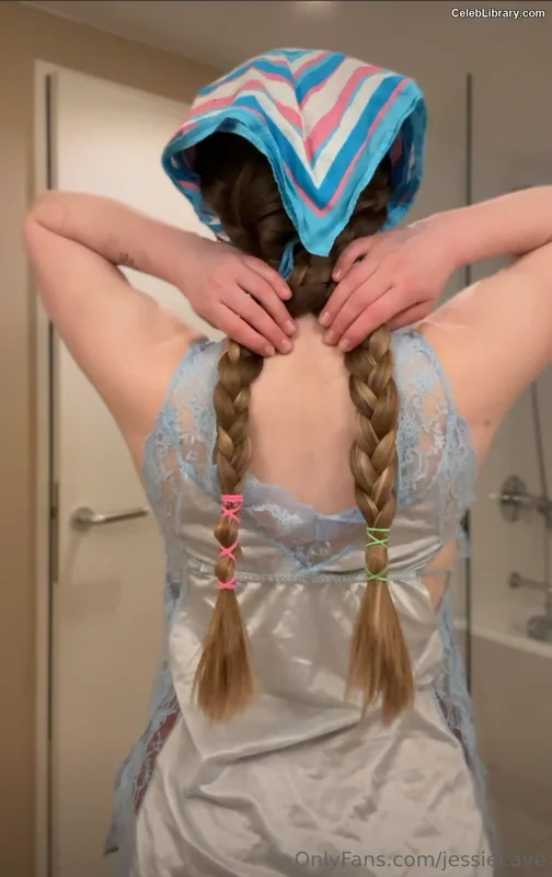 Jessie Cave photo 16 of 369