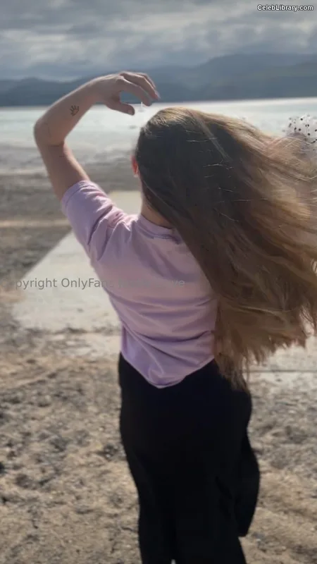 Jessie Cave photo 17 of 369