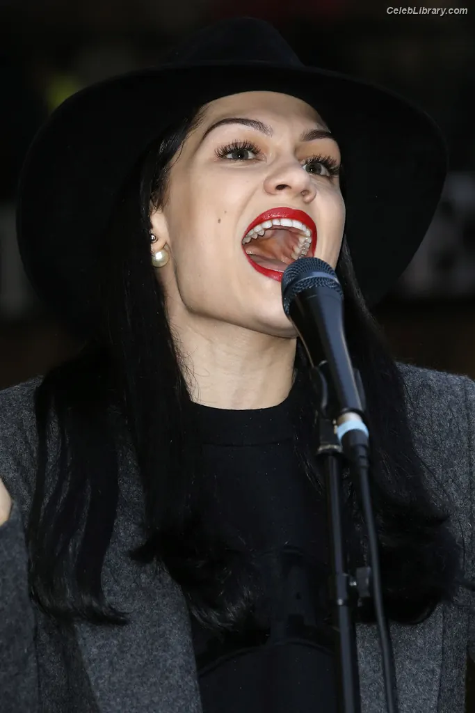 Jessie J photo 4 of 327