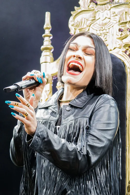Jessie J photo 4 of 326