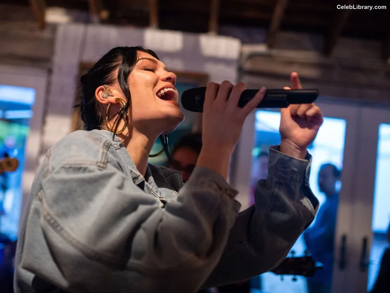 Jessie J photo 14 of 326