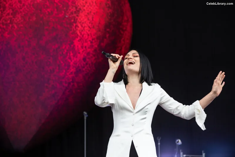 Jessie J photo 24 of 326