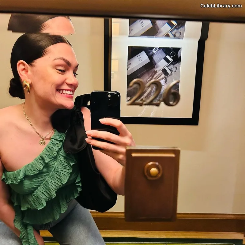 Jessie J photo 16 of 326