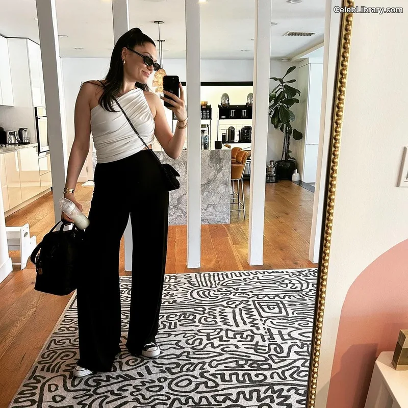 Jessie J photo 18 of 326