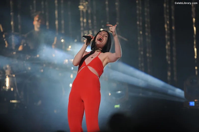 Jessie J photo 20 of 326