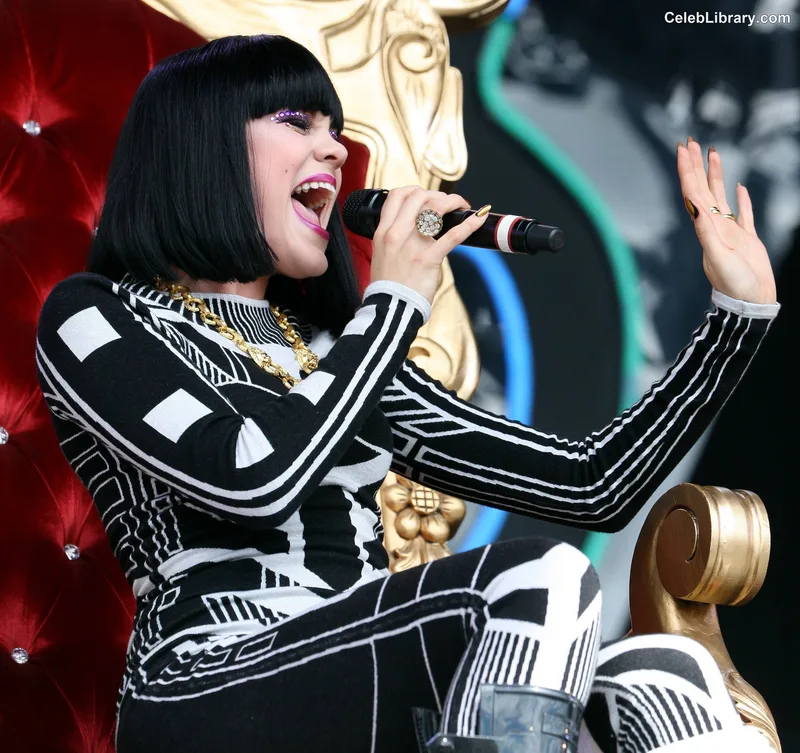 Jessie J photo 23 of 326