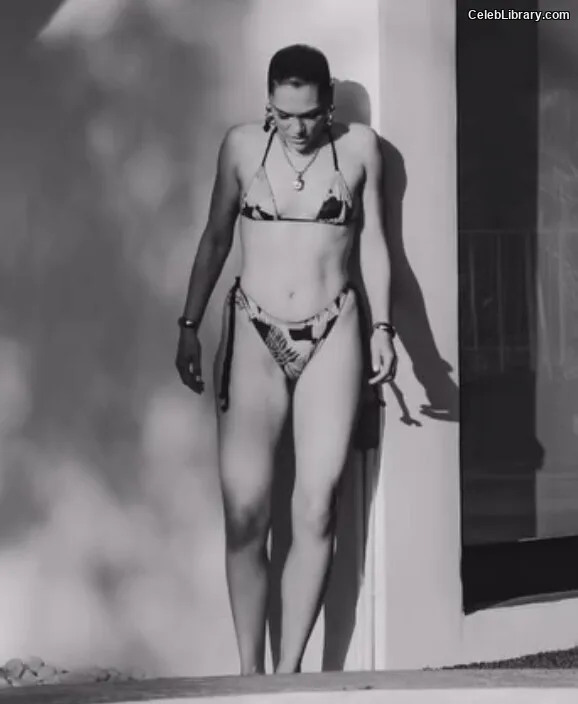 Jessie J photo 18 of 326