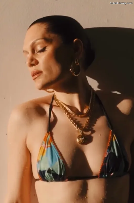 Jessie J photo 2 of 326