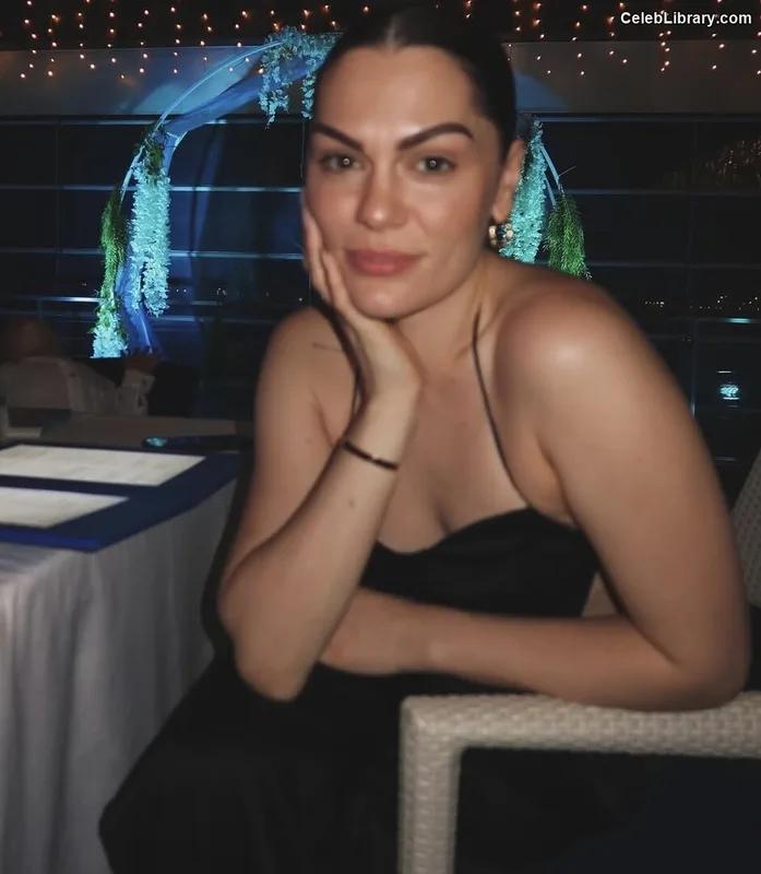 Jessie J photo 10 of 326
