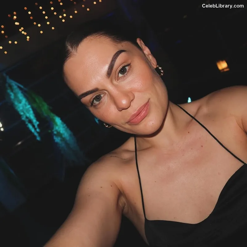 Jessie J photo 11 of 326