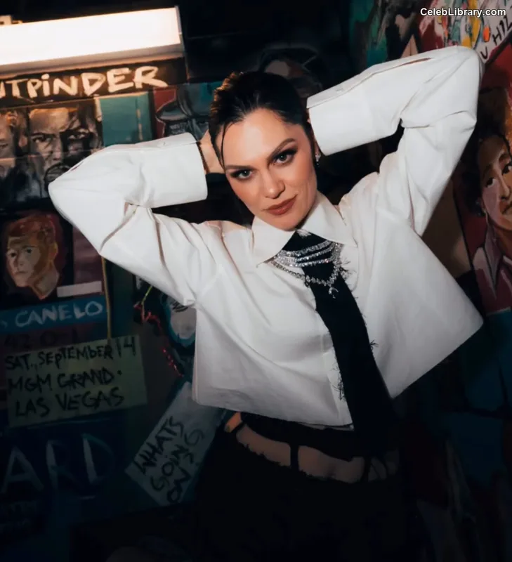 Jessie J photo 14 of 326