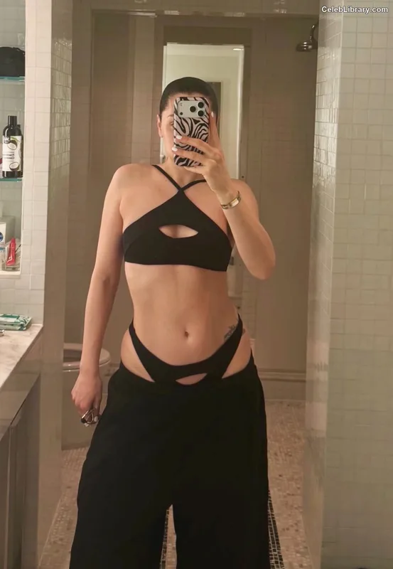 Jessie J photo 18 of 326