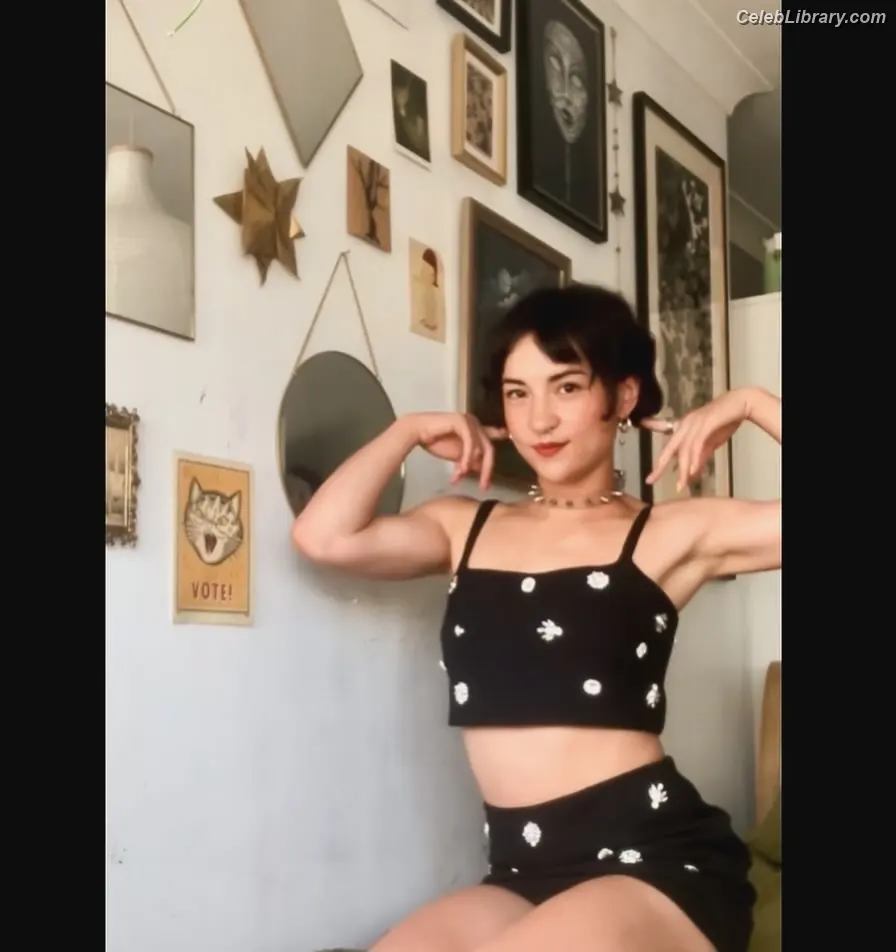 Jessie Mei Li photo 3 of 58