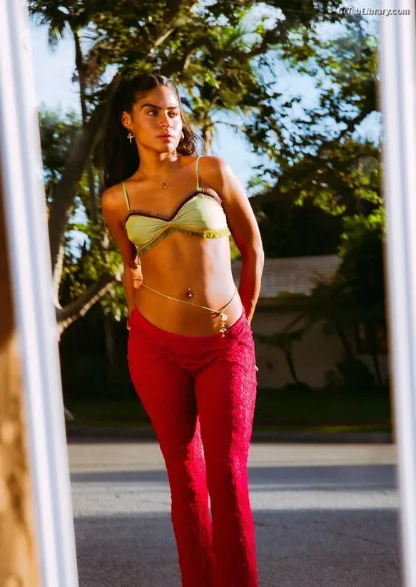 Jessie reyez photo 9 of 124