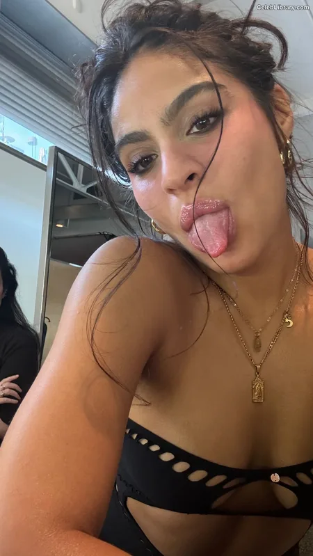 Jessie reyez photo 5 of 125